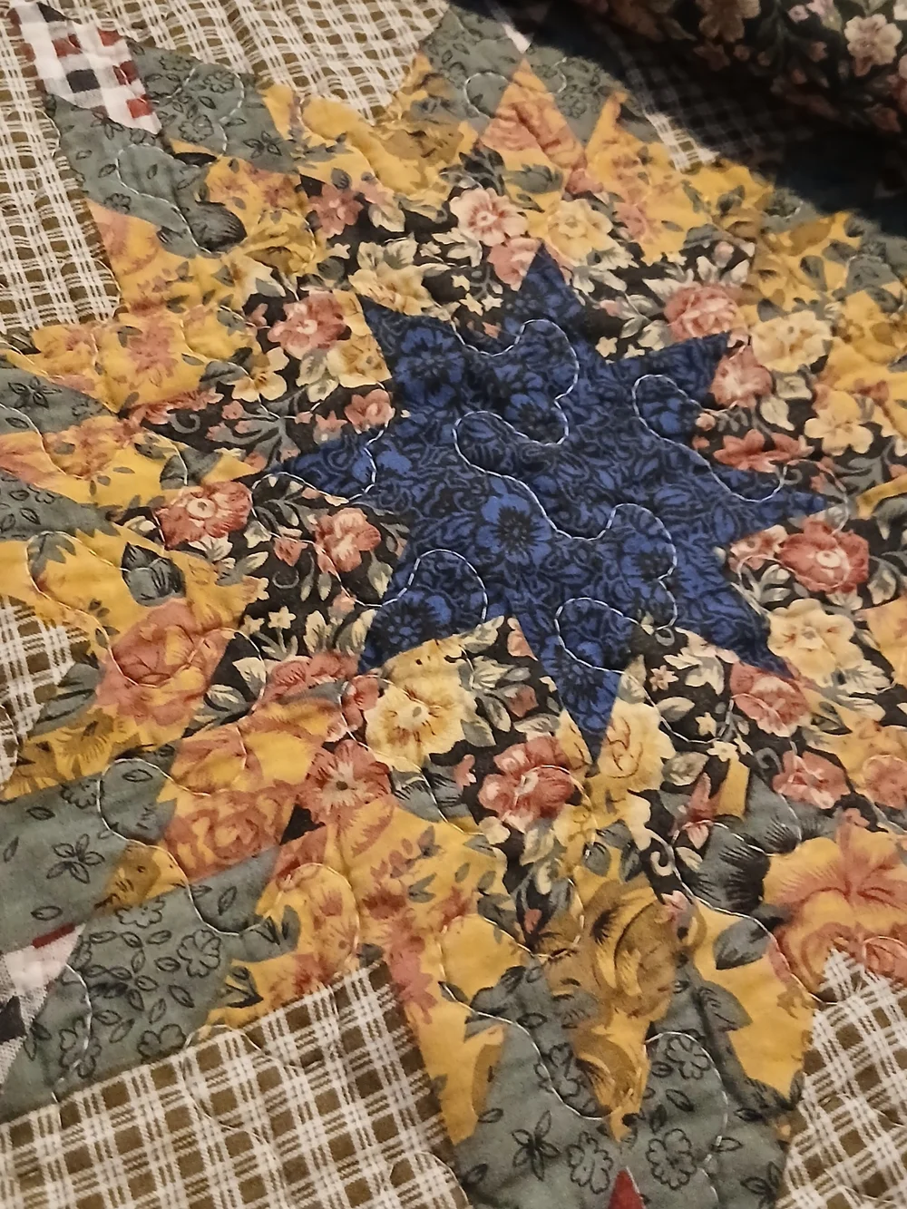 2-Quilted Star Patchwork Shams in Beige and Yellow